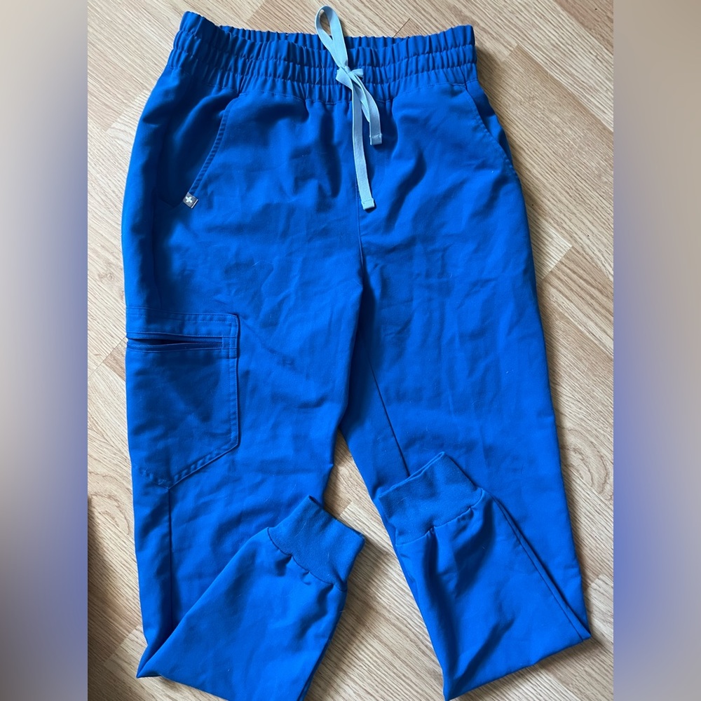 figs scrub pants